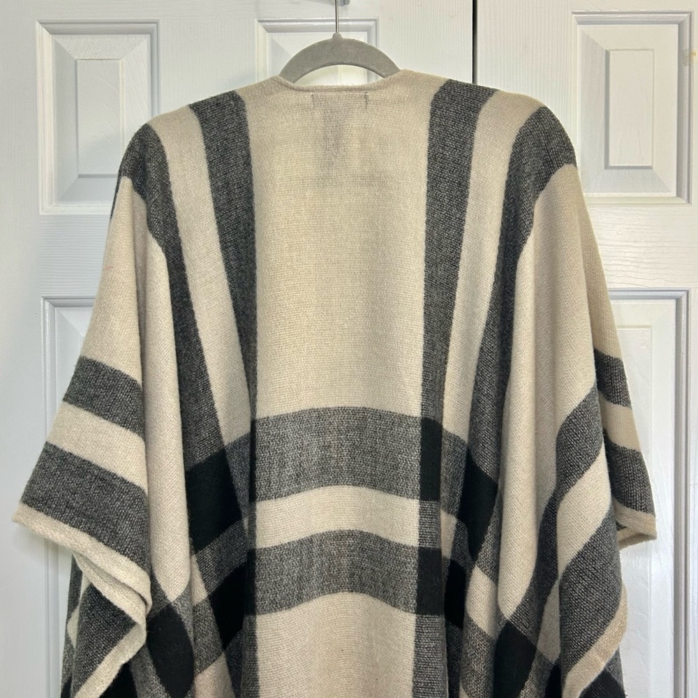 Banana Republic Black & Tan Plaid Fringe Cashmere Wool Wrap Shawl Sweater Sz OS - Picture 6 of 11